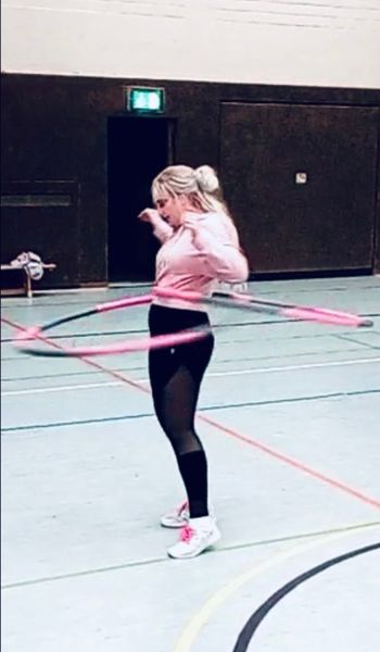 nadine hulahoop